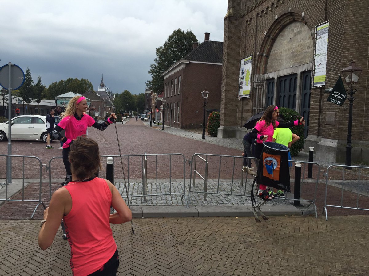 FonsPotters's tweet photo. Ook tijdens @Meierijloop aandacht voor inzameling zwerfvuil. #zwerfvuilheefteenthuis https://t.co/cuetxHhjNI