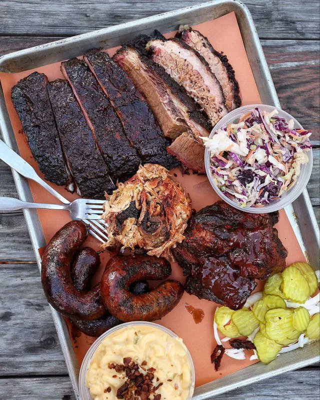 Looks_Delicious's tweet photo. When BBQ is done right https://t.co/mXFRXQf2fF