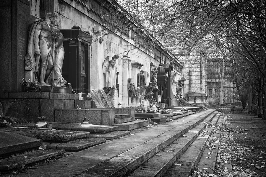 joancarroll's tweet photo. #Kerepesi #Cemetery #Budapest Bw https://t.co/eRdElWn6hI #blackandwhitephotography #graves #hungary https://t.co/z4v1pXNtTu