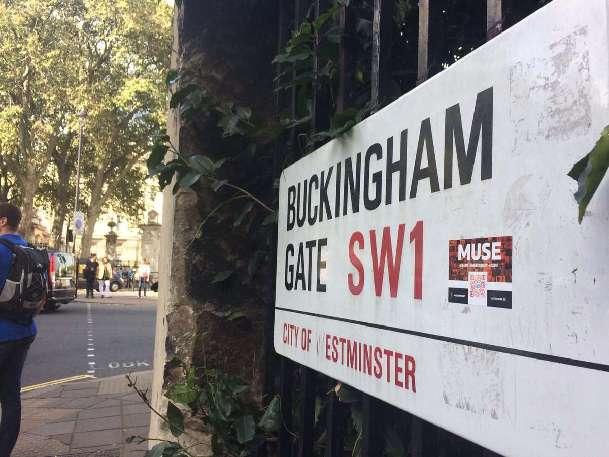 listenmuse's tweet photo. Hello from London, United Kingdom! #MUSEaroundtheworld https://t.co/qqweaHF3bM