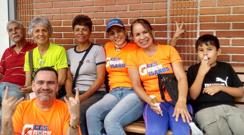 ActivadosRunner's tweet photo. Excelente el  grupo de #ActivadosRunners en el retiro del kit #CaracasRock2016 https://t.co/ZgUMAidUmI