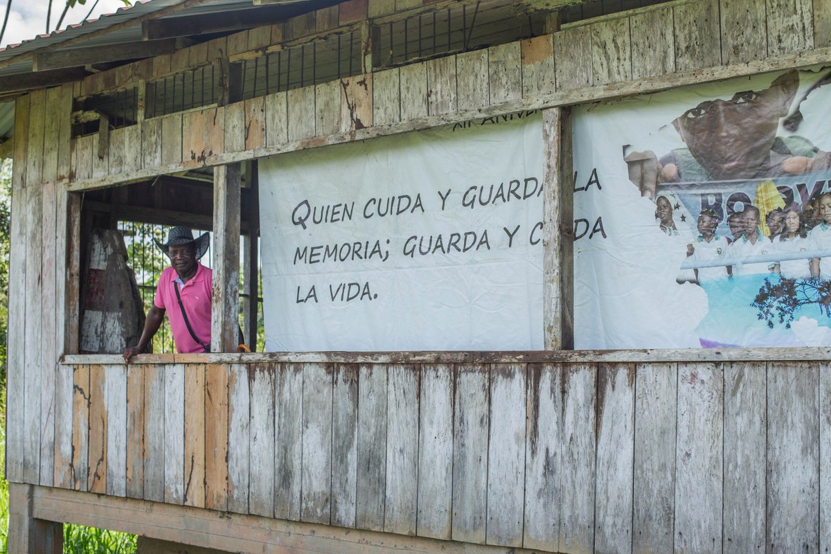 FabulaHistorias's tweet photo. Arcesio Rivas volvió al lugar de la #MasacreDeBojayá. Allí habló de la #PazParaColombia.
#ElPoderDeLasHistorias https://t.co/CFbIBqRame https://t.co/qmK3UjlN1X