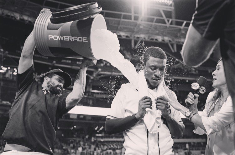 JulieAlexandria's tweet photo. One of my all time favorite pictures from an on field celebration featuring Kemp & Upton Jr. #MLB162 https://t.co/IuYmAeEHcj