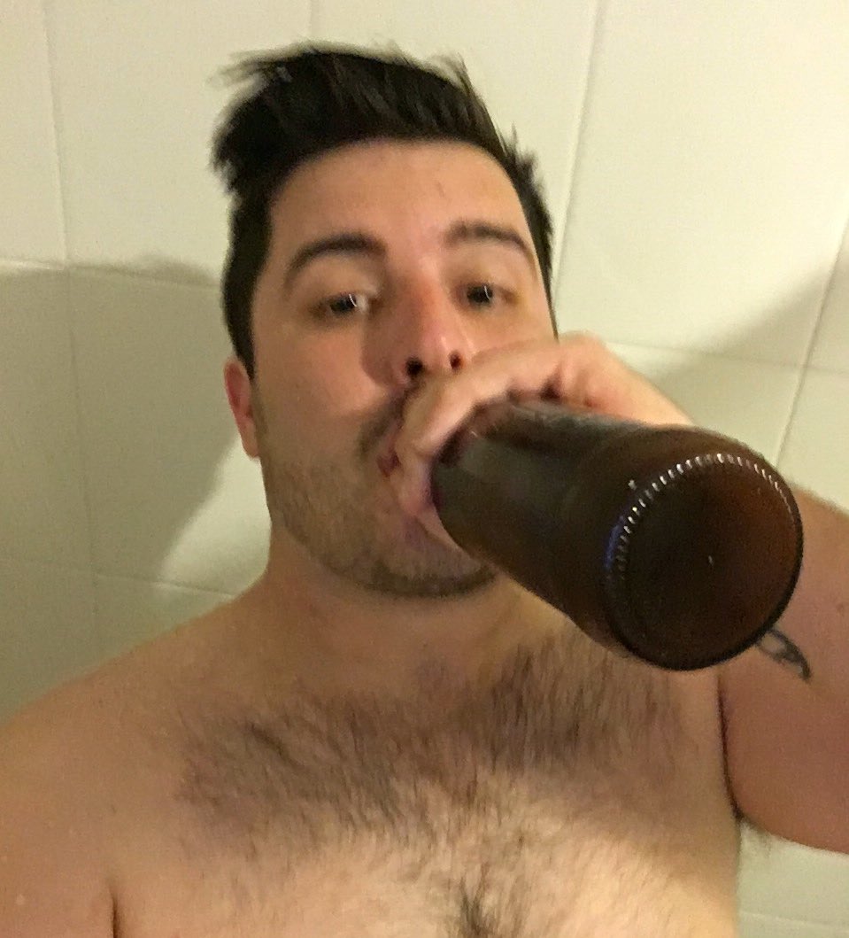 MitchDoyle13's tweet photo. #CountdowntoWork #NRLGF. 

Beer #34 snuck in one last shower beer. Wifes not on Twitter. #UpUpCronulla!!! Goodnight Twitter. #PrayForMitch https://t.co/jyuYgmqp3C