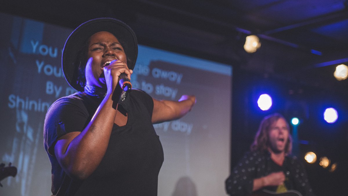 soulcitychurch's tweet photo. We'll see you in 15 minutes for the last service of the day! #scdream #chicagochurch https://t.co/8kEhb2jTGC