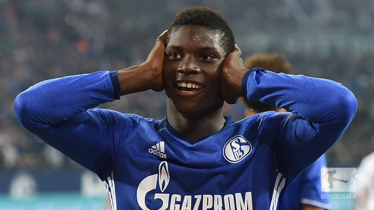 Bundesliga_DE's tweet photo. Schlechtester Saisonstart der #Bundesliga-Geschichte ❓ Nicht mit dem @s04 ‼️
Breel #Embolo schnürt den Doppelpack. #S04BMG 4:0 https://t.co/6ynnWMIQhN
