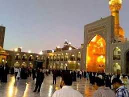 اجيت لمرقدك يحسين اجيت بلهفة عناية

اجيت وكبل جدمي سير الك هالروح مشايه

تضل مثل النفس ياحسين تصعد تنزل ويايه
