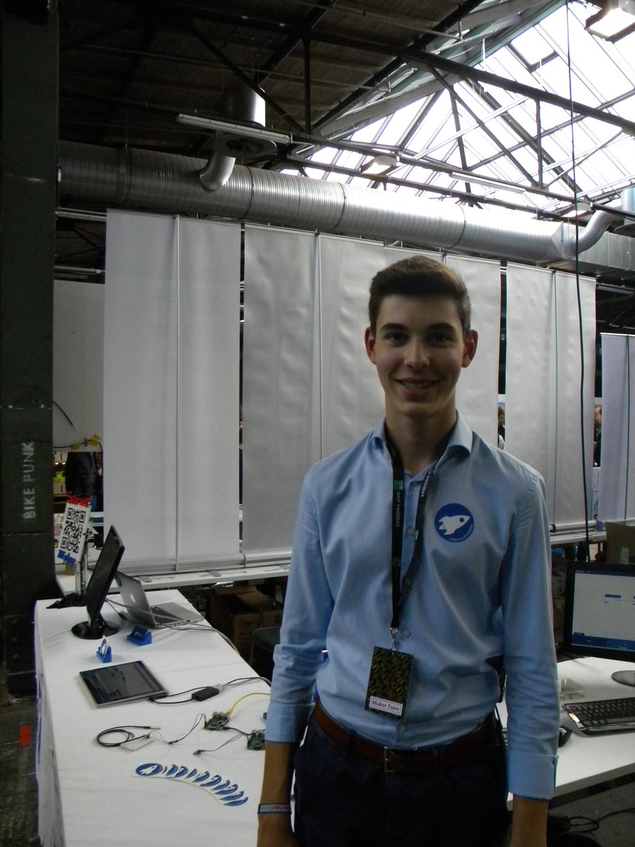 m22start_UP's tweet photo. #DEploy #Internet orientiertes #StartUP für #IoT-Vernetzung zeigt #Software auf der #makerFaireBerlin #mfb16 mit Beispiel #RPI #RasperryPI https://t.co/CqGaSVk2la