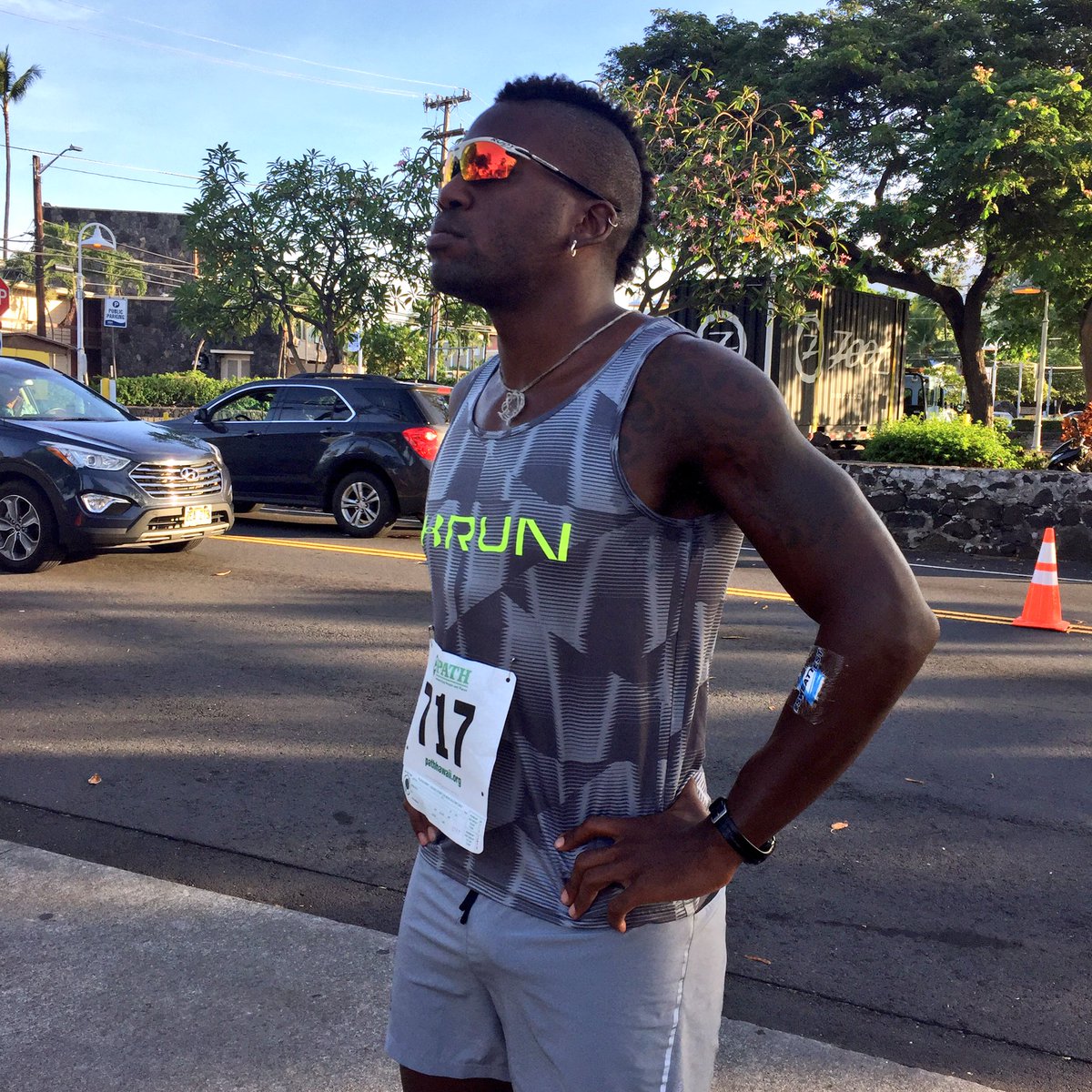 Levelen4u's tweet photo. Beautiful morning in #kona. @maxfennell ready for a quick 5k run. #sweatTest #HydrationSportsScience #ironman https://t.co/7qMzyXqsQs