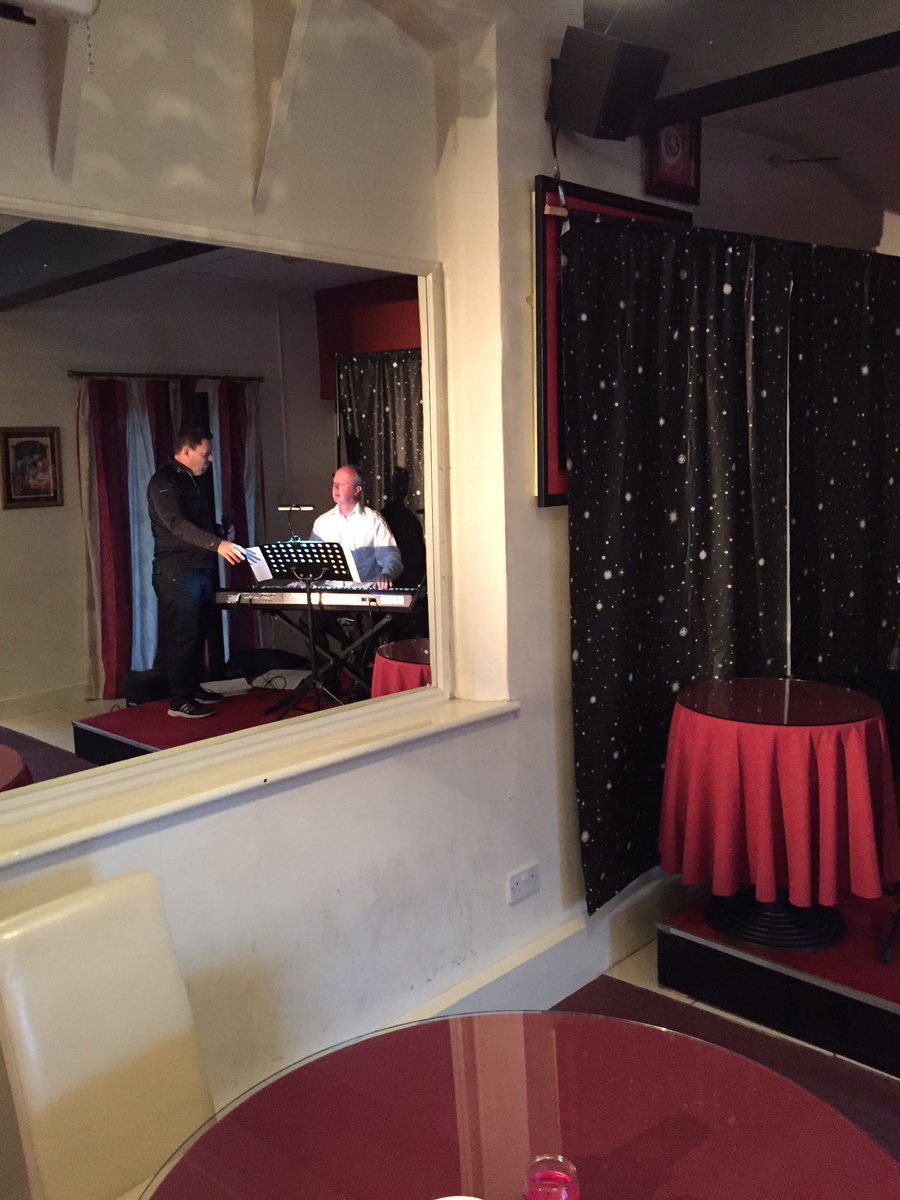 johndpresents's tweet photo. @Ashiningtruth &amp; @NigelWears rehearsing for tonight's micro concert for @johndanbury tickets £10 on the door https://t.co/26qFT4S3eL