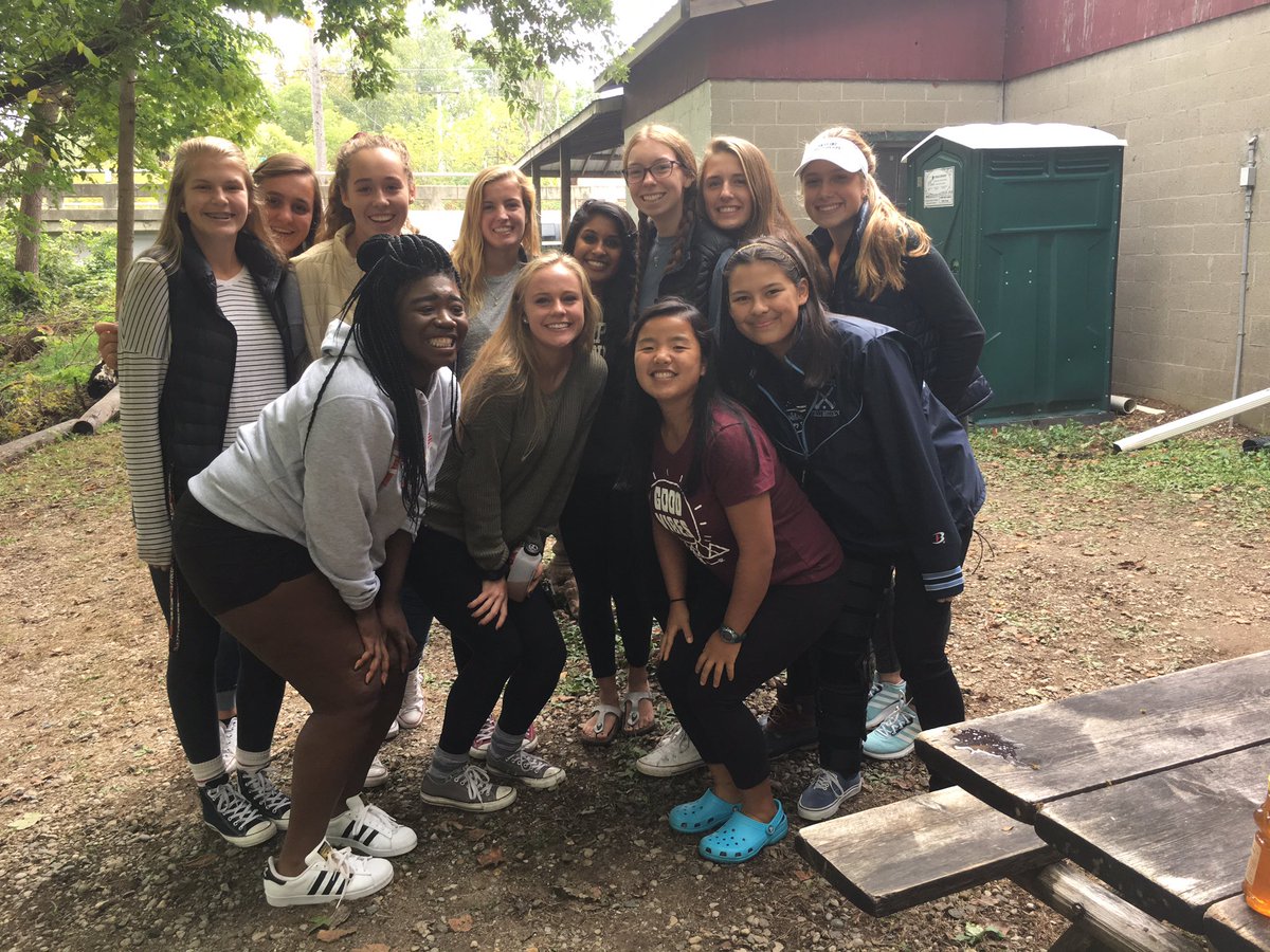 skylinefockey's tweet image. Donuts and cider to prepare for a big week ahead :) #FALLinforyou #BEEyourself #thxsarah