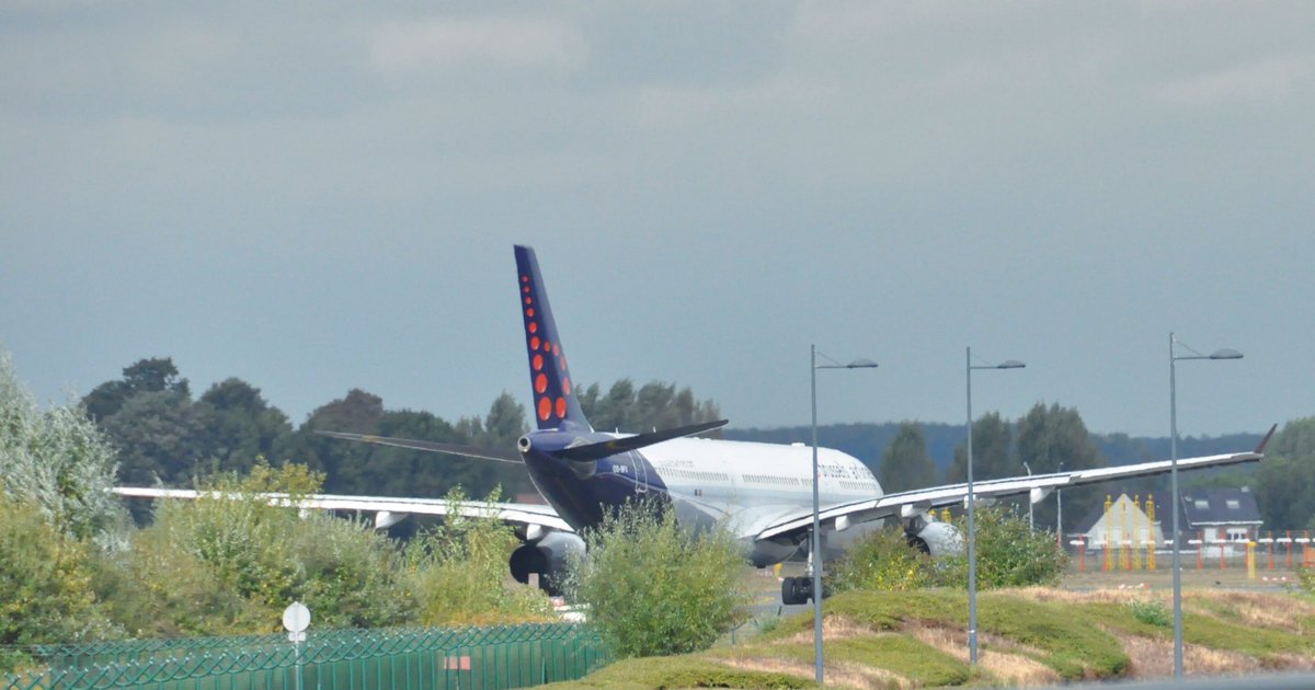 katriendm's tweet photo. Plane in the backyard of @Belgocontrol_NL #openbedrijvendag @FlyingBrussels @BrusselsAirport https://t.co/0MVgl6RHxB
