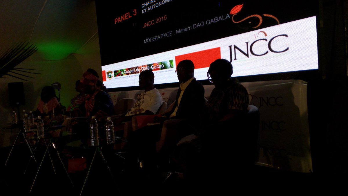InAbidjan's tweet photo. #JNCC2016
(Panel 3/Deuxieme Journée) 
Nous voulons inciter nos femmes dans les coopératives à prendre le pouvoir. Djedji Armel (formateur) https://t.co/PBppb7QMlf