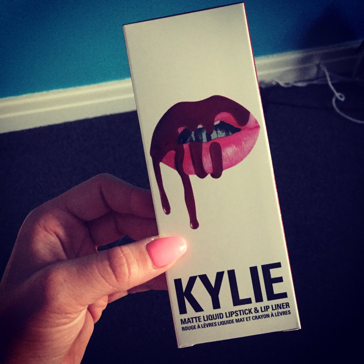 Chantelle1708's tweet photo. Treat 😍💋💄 #KYLIECOSMETICS #KylieJenner #Kylielipstick #mattelips #lipstick #makeup @KylieJenner #redlips #lipkit #treat #girly https://t.co/5qMmOotsGt