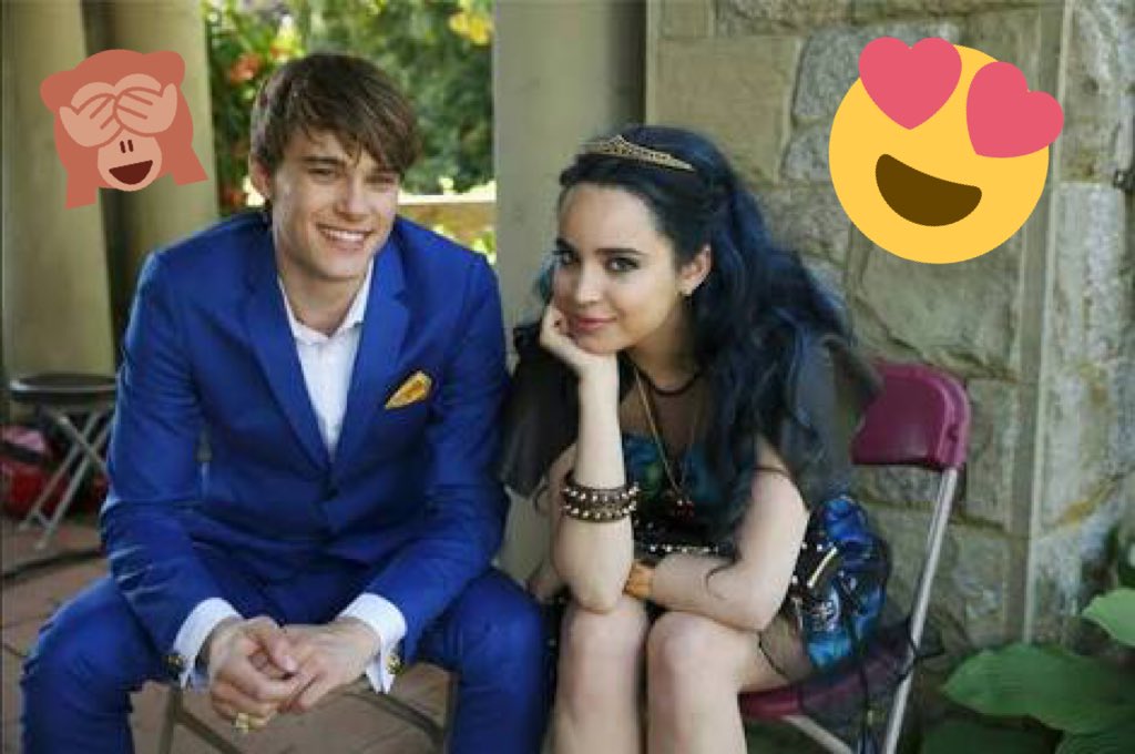 nath_fortis27's tweet photo. Son tan perfectos! ๐โค๏ธ๐๐ @SofiaCarson @MitchellHope #Sotchell https://t.co/RcIlyp68Fh