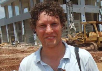 ADnl's tweet image. 'Fotograaf Jeroen Oerlemans omgekomen in Libië' s.ad.nl/4387912