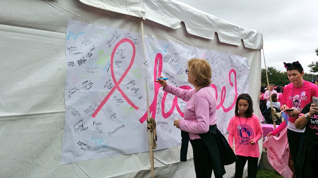 JetBlueDCA's tweet photo. CMs participating in the #AmericanCancerSociety's #MakingStridesAgainstBreastCancerWalk on the National Mall today @JetBlue @HelloJetBlue p1 https://t.co/wywSsojz8Q