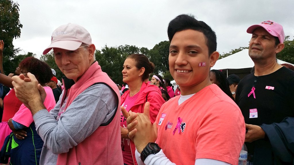 JetBlueDCA's tweet photo. CMs participating in the #AmericanCancerSociety's #MakingStridesAgainstBreastCancerWalk on the National Mall today @JetBlue @HelloJetBlue p1 https://t.co/wywSsojz8Q