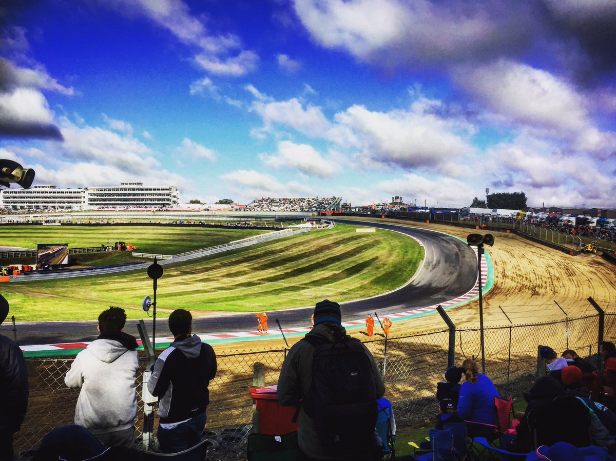 1Sophie_W's tweet photo. Excellent day of racing @Brands_Hatch for the #BTCC final! Top work, lads! #BTCC2016 #BrandsHatch https://t.co/CthTLxOiqx