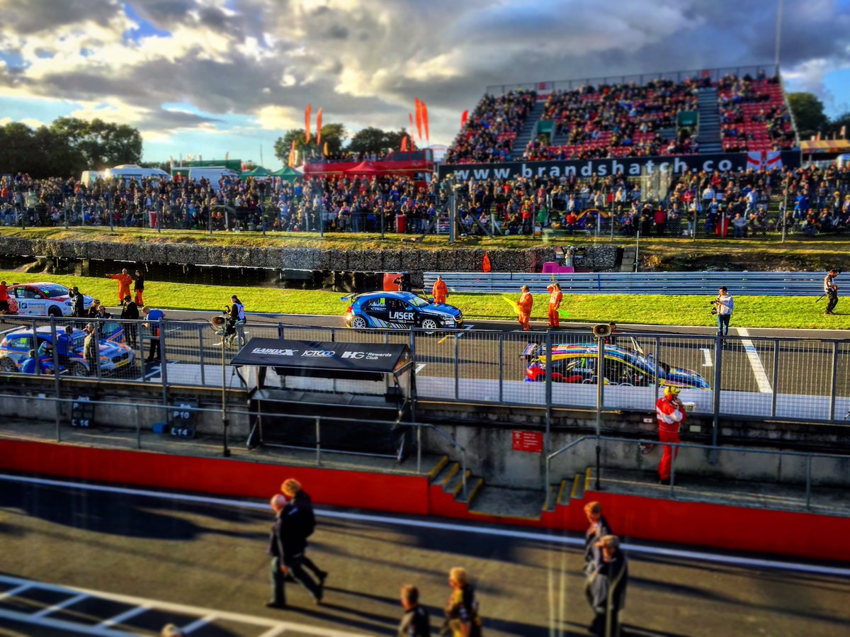 1Sophie_W's tweet photo. Excellent day of racing @Brands_Hatch for the #BTCC final! Top work, lads! #BTCC2016 #BrandsHatch https://t.co/CthTLxOiqx