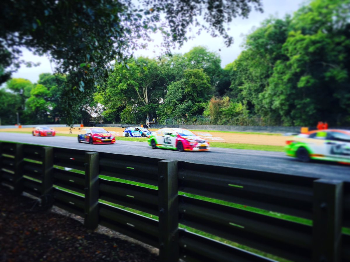1Sophie_W's tweet photo. Excellent day of racing @Brands_Hatch for the #BTCC final! Top work, lads! #BTCC2016 #BrandsHatch https://t.co/CthTLxOiqx