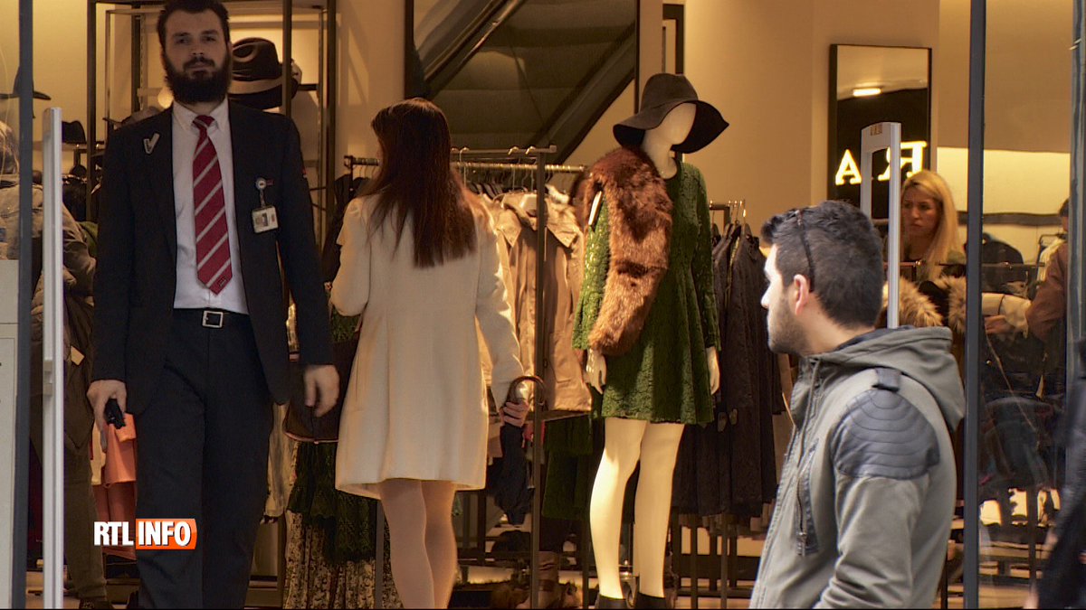 rtlinfo's tweet photo. #SundayShopday Bilan mitigé pour les clients: pas assez de magasins ouverts et "des clients qui ne viennent pas le samedi" #rtlinfo19h https://t.co/RdaIho8myu