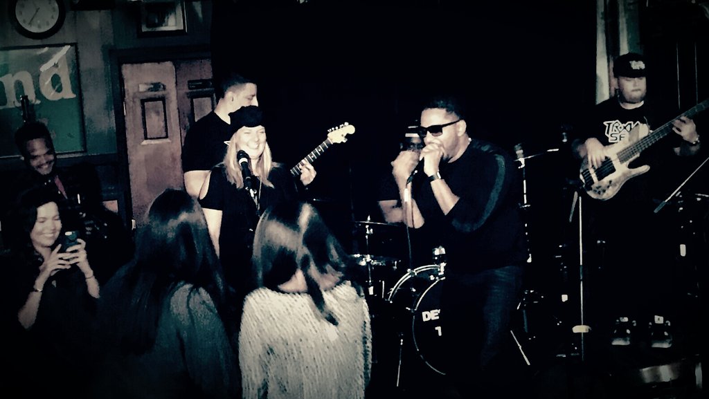 tracksevenband's tweet photo. #Dope fan #Shots from last nights show... The ladies felt like @Da1COST was singing directly to them w/ @OfficialKFHox @Track7Band @J_TBass https://t.co/OuVKWq4LSz