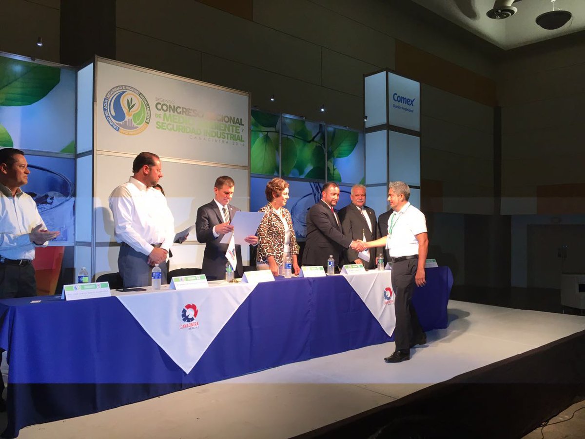 PROFEPA_Mx's tweet photo. Entrega PROFEPA 23 certificados de #IndustriaLimpia  y  de calidad ambiental en #BajaCalifornia https://t.co/SPMf2OBi8I https://t.co/2iIJFWDROR