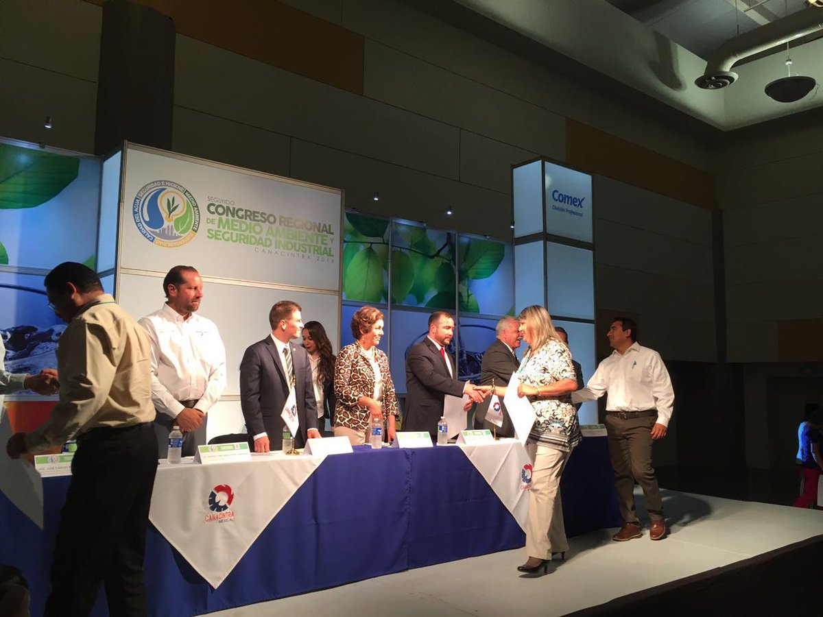 PROFEPA_Mx's tweet photo. Entrega PROFEPA 23 certificados de #IndustriaLimpia  y  de calidad ambiental en #BajaCalifornia https://t.co/SPMf2OBi8I https://t.co/2iIJFWDROR