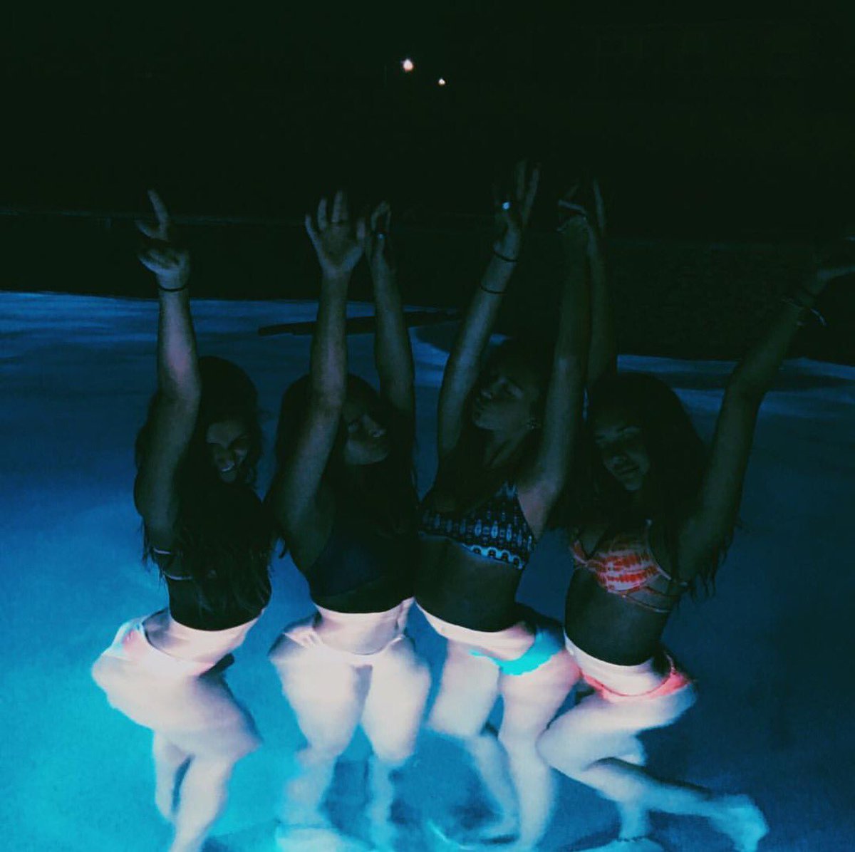 bella_erwin's tweet photo. Happy birthday froot loop💘 I love you so much and I hope today is one to remember😋 #dubis #honeyhunttin @kileygofourth https://t.co/niFRrFdNix
