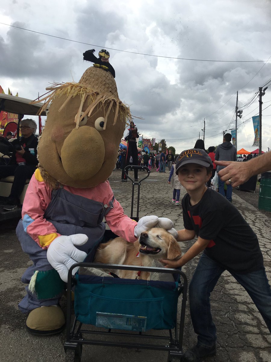 Mysmileydog's tweet photo. Fun at @markhamfair with @MarkhamFaircrow Everyone loves Smiley β€οΈβ€οΈ https://t.co/AH4XaW9E7F