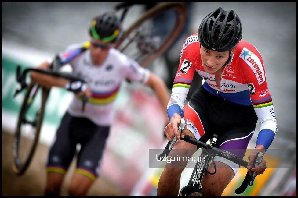#CX Nice cross duel #Belgaimage #Gieten <a href="/WoutvanAert/">Wout van Aert</a> <a href="/mathieuvdpoel/">Mathieu Van der Poel</a>