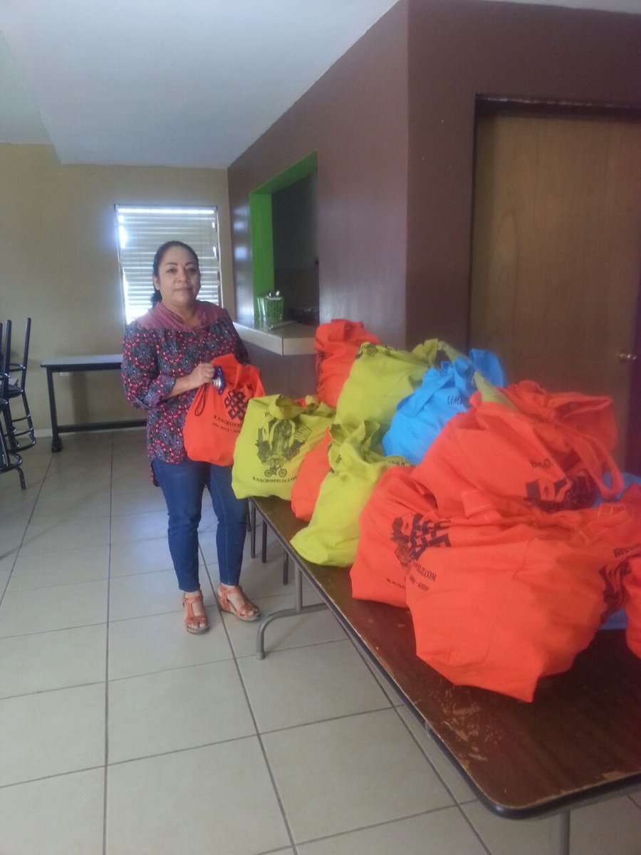robbiemalo's tweet photo. @conalep_ap agradece a Fundación Vecinos Dignos 15 despensas para comedor estudiantil. @conalep_sonora @CSilvaToledo https://t.co/bnvAnfYML4