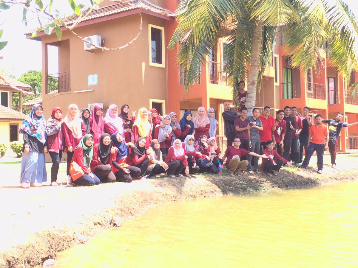 nureenolala's tweet photo. Berakhir sudahhh #FamDayFB16 . Next year tak dapat join dah juniors em sedihlaa . Btw, semorang mmg sporting &amp; best lahhh💅🏻 @fbgen12_ https://t.co/TDD3TqYWhe