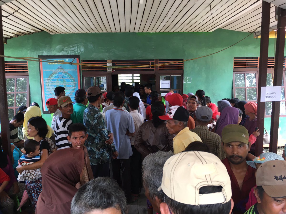 Indosiar_Peduli's tweet photo. Di Desa Dusun Besar ini pasien yg terjaring sebanyak 1.206 pasien dari berbagai poli kesehatan. @TNIAL1 @pundiamalsctv https://t.co/luQmcaXhKB