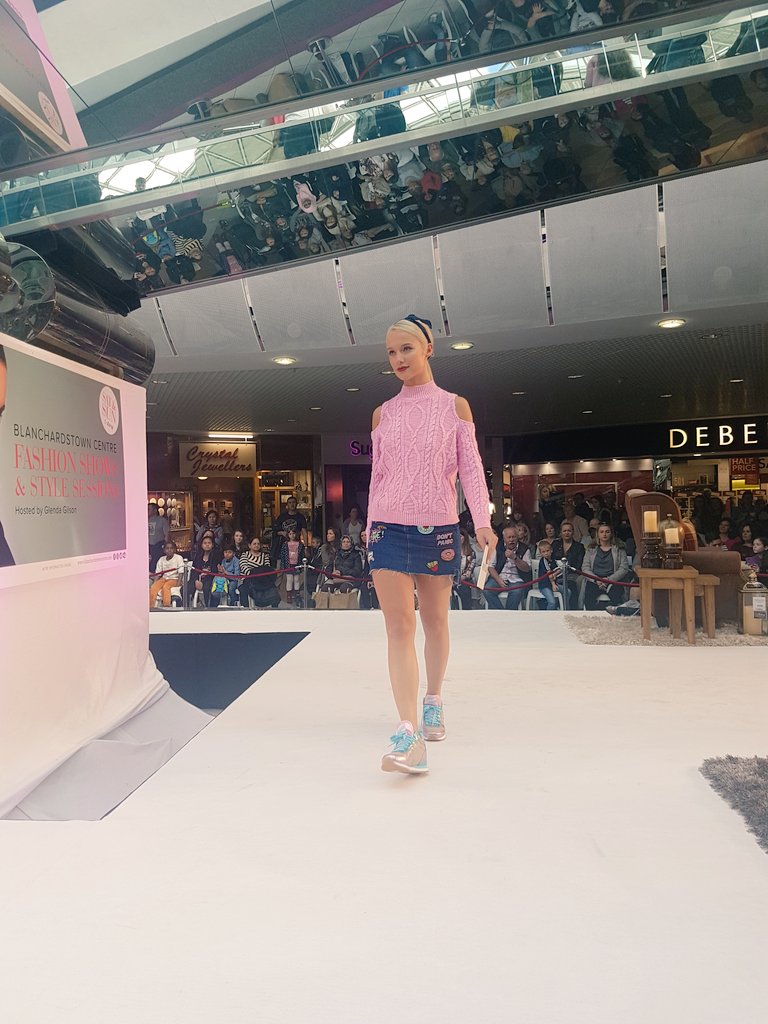 1stoptionmodels's tweet photo. Moving on to Indigo scene! #BlanchStyle #1stOptionModels https://t.co/ZfODgzh9vP