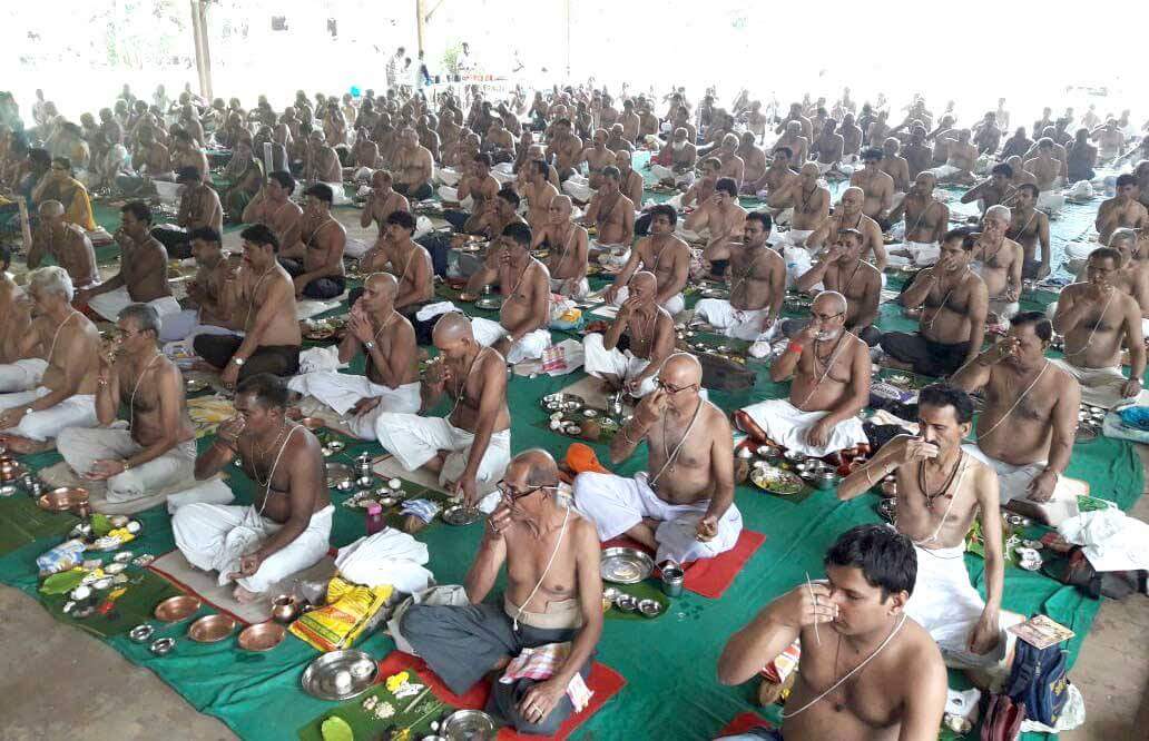 asharamjibapu_'s tweet photo. सर्वपित्री अमावस्या पर विभिन्न संत श्री आशारामजी आश्रमों किया गया किया सामूहिक श्राद्धकर्म एवं तर्पण विधि ।
https://t.co/7VqMbDy367 https://t.co/QGJcmhWNyc