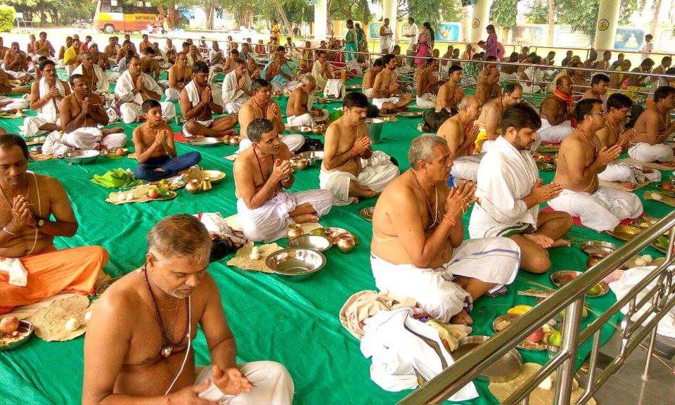 asharamjibapu_'s tweet photo. सर्वपित्री अमावस्या पर विभिन्न संत श्री आशारामजी आश्रमों किया गया किया सामूहिक श्राद्धकर्म एवं तर्पण विधि ।
https://t.co/7VqMbDy367 https://t.co/QGJcmhWNyc