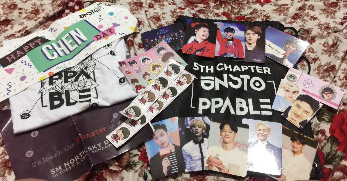 Chenosaur's tweet photo. Thankyou @EXOPhils 💗 Excuse my hagard face kailangan ko talagang ipost yung selfie ko with chanyeol&amp;suho. where's my bb chen tho? huhu 😭 https://t.co/bQQnjY89m4