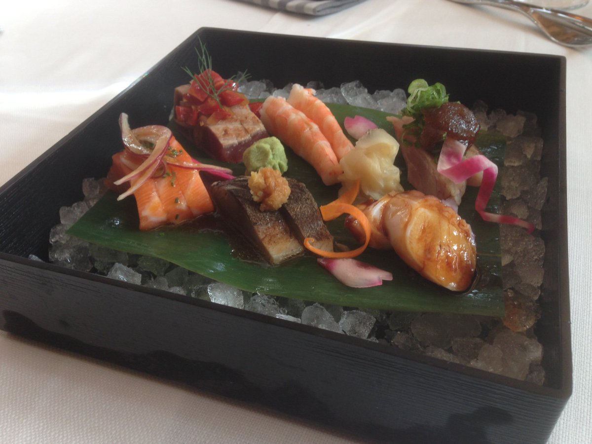 CapHornChamonix's tweet photo. Spécial Sashimi avec Tataki de Thon et Maigre, Saumon, Poulpe et Crevettes Cuites, Aburi de Maquereau Mariné et les sauces de Maître Kazu. https://t.co/U6U4IykWTt
