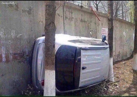 CommonESCGirl's tweet photo. Sometimes you look at something and think, HOW did that get in that position. https://t.co/63bATt55af