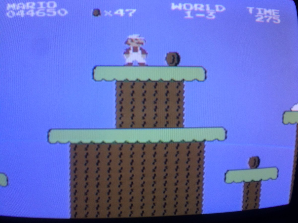 GiorgiaMalandra's tweet photo. Mario non sei invecchiato pe niente, d'altronde nemmeno io 😬#supermariobros #nintendo #90's #aruota https://t.co/mkgmMLRcM9