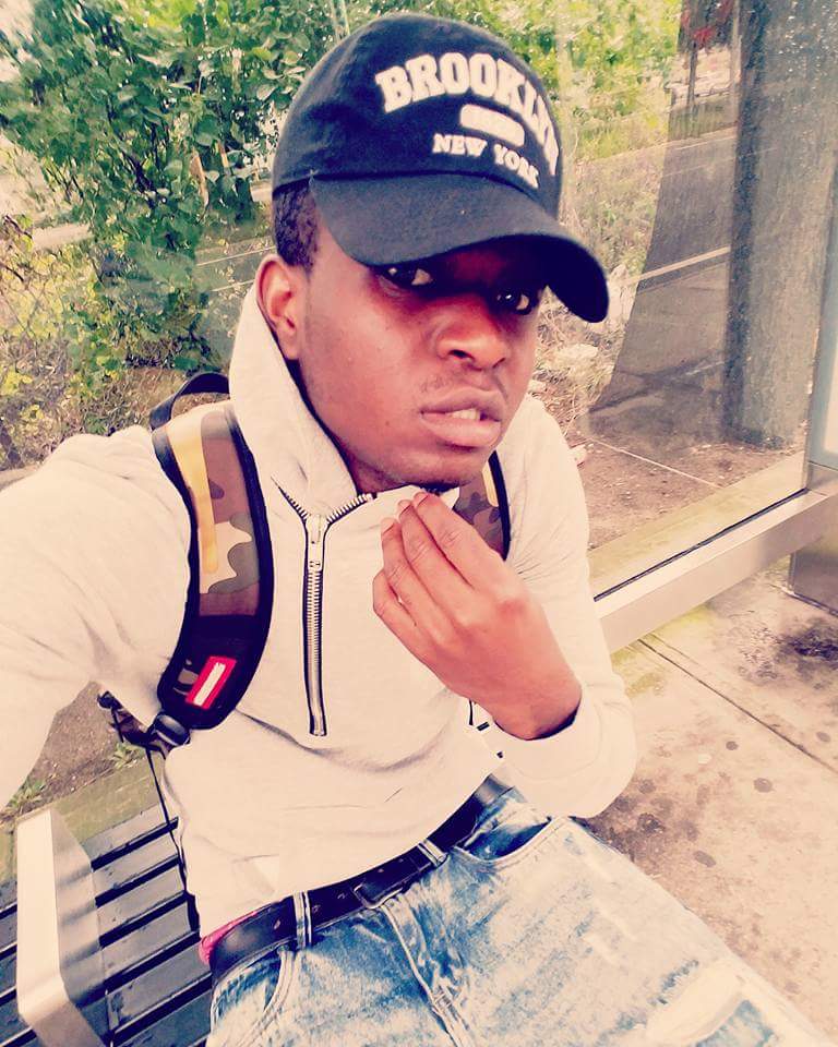ReadyDesiblack's tweet photo. Waiting for the bus https://t.co/EmkPyub5ge
