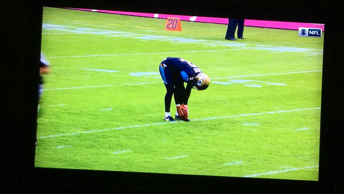 VincentOrleck's tweet photo. #ValCal woke me up before dawn then this is happening WTF
#SundayMorning #INDvsJAX https://t.co/SUTO1IZK2e