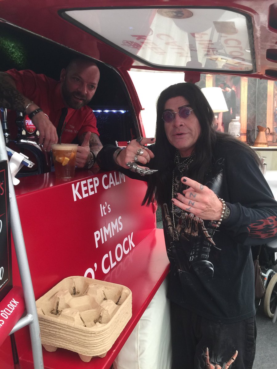 PimmsVan's tweet photo. Ozzie and Bubbles popped in to the #PimmsVan today https://t.co/bTT9Sgxvwi