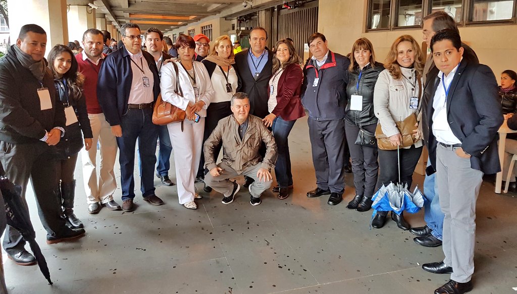 elcarrascoc's tweet photo. Junto con observadores electorales internacionales inicia plebiscito por #AcuerdoDePaz en #Colombia. https://t.co/uQTIUuY3SX