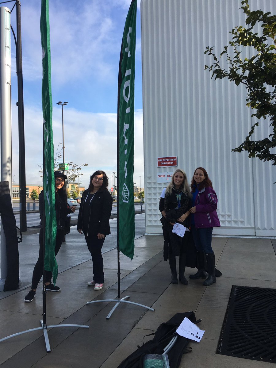 kondimopoulos's tweet photo. Awesome women from #simonsSQ1 in #Mississauga setting up for the #bluetrees outside Simons concept store. Help us colour today @SIMONS_eng https://t.co/yM5teQ8twX