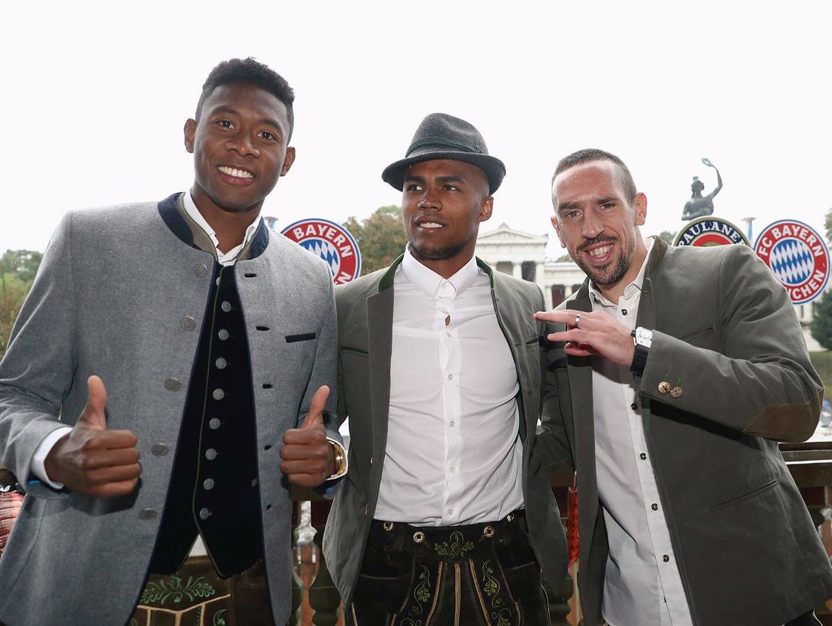 オクトーバーフェストを楽しむバイエルン・ミュンヘンの選手＆監督まとめ【ビールの祭典】 Oktoberfest (2ページ目) Togetter