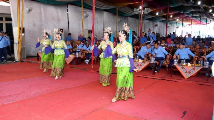 Gak Mesti Nunggu 2019 Pelayanan PDAM Tirtanadi 80 Persen

Read at :
… ift.tt/2dQRnam