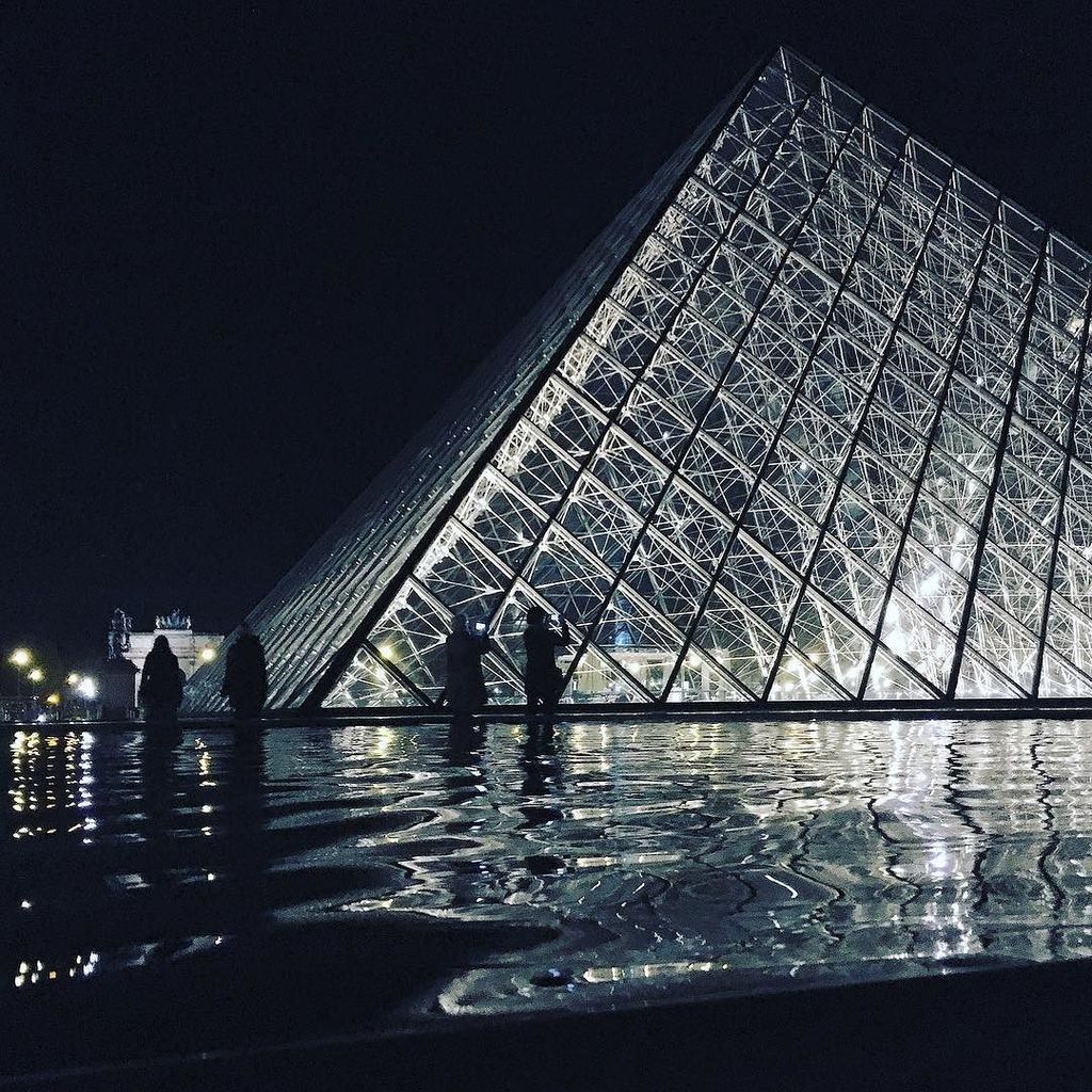ClementLanot's tweet photo. Hier, c'était la #NuitBlanche à #Paris ✨🌙 #france #louvre #night #nuit #city #steeet #peop… https://t.co/j8NELOlRSR https://t.co/qKVLC6dXJC